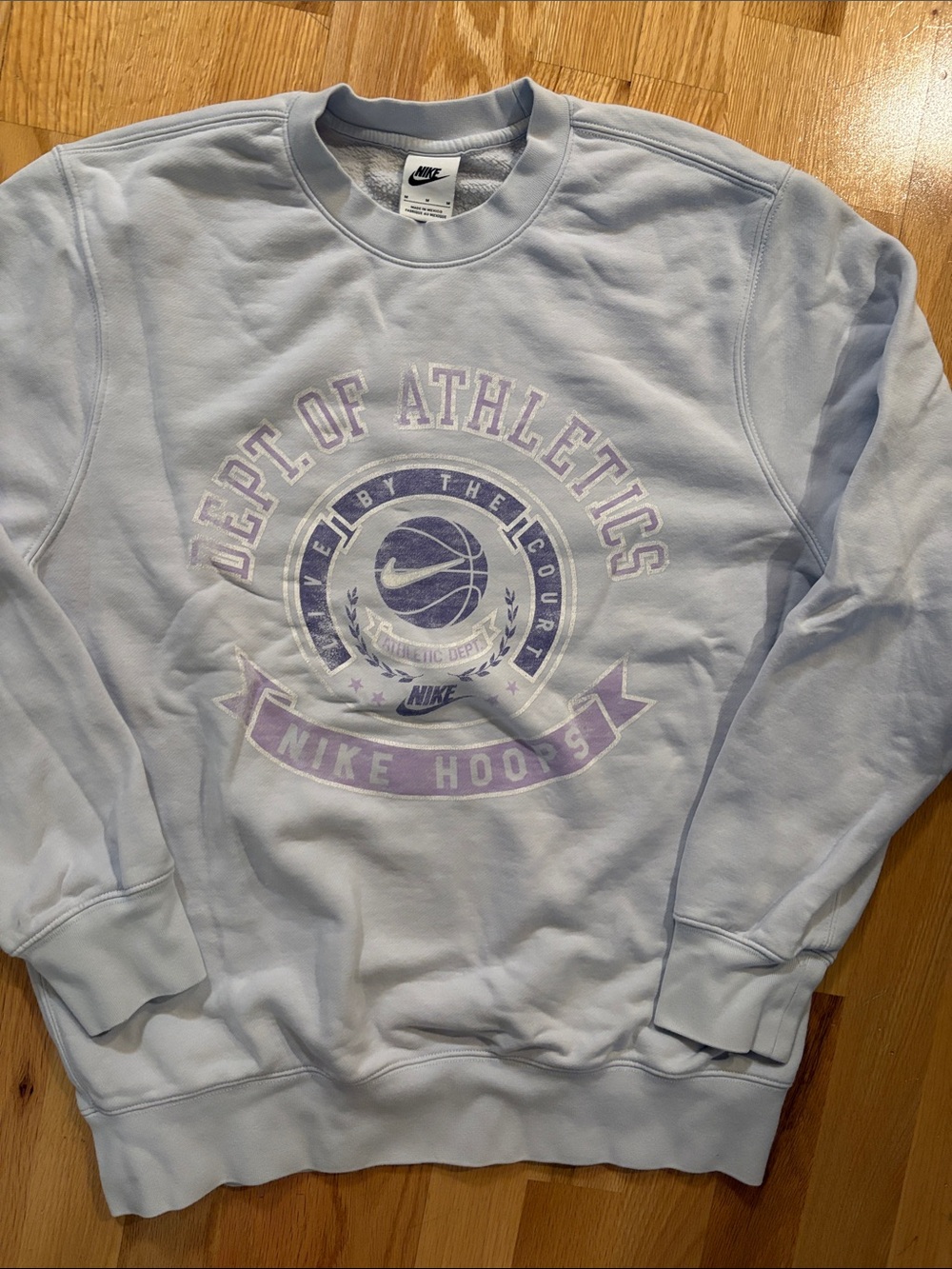 Nike Men's Light Lavender Crewneck Sweatshirt with Athletic Chest Graphic